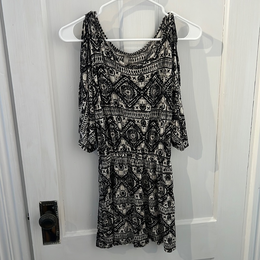 Voll shirt size medium